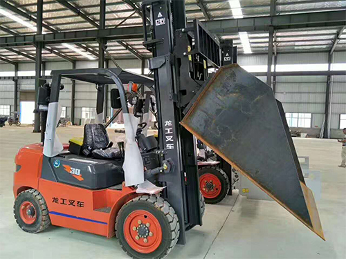 傾翻帶斗、爪的廢料叉車